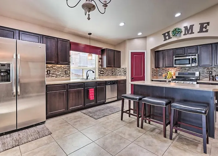 W/ Swim-up Bar, Heated Pool & Slide Holiday home Maricopa