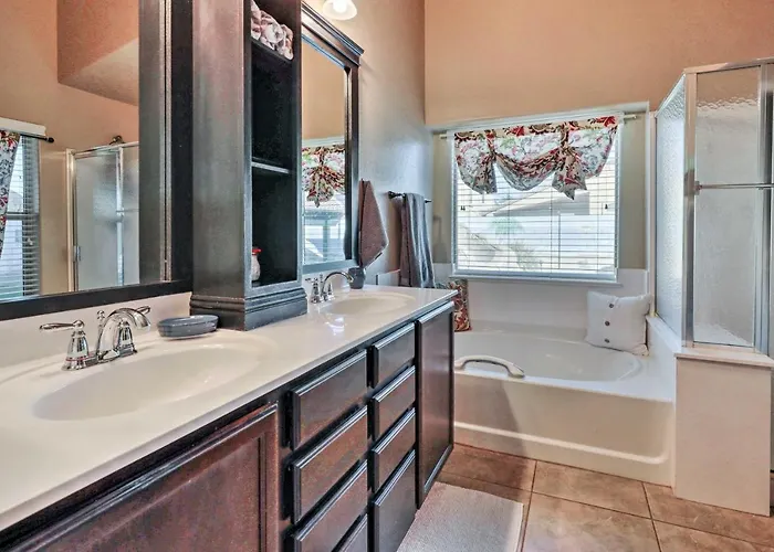 W/ Swim-up Bar, Heated Pool & Slide Holiday home Maricopa