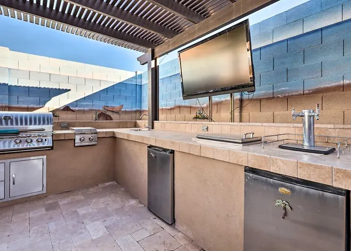 W/ Swim-up Bar, Heated Pool & Slide Holiday home Maricopa