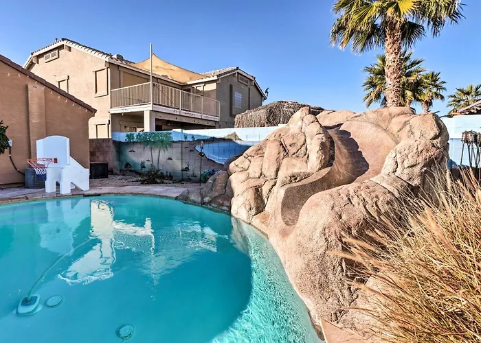 Holiday home W/ Swim-up Bar, Heated Pool & Slide Maricopa